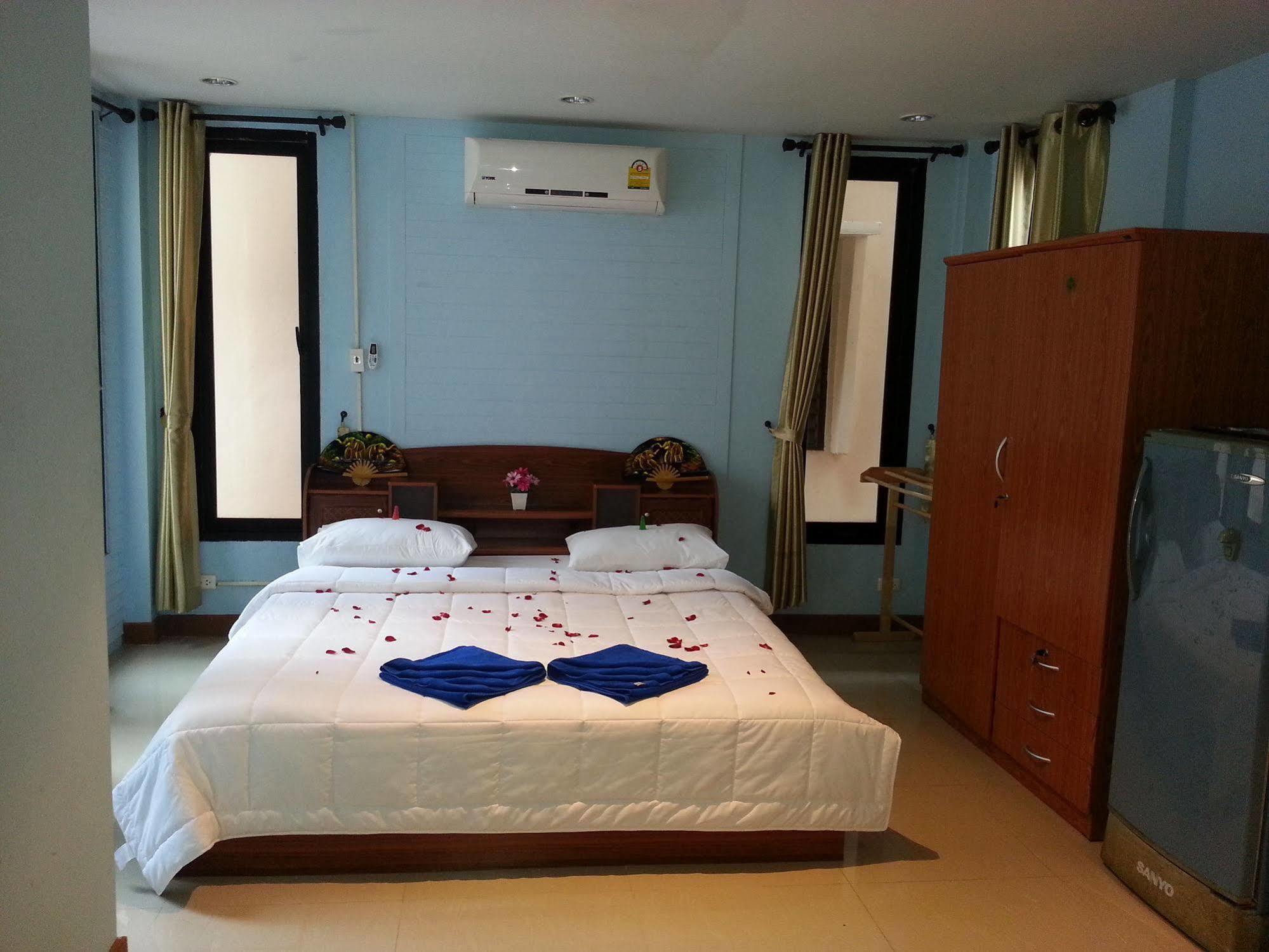 Dreams Guesthouse & Hostel Patong Eksteriør billede